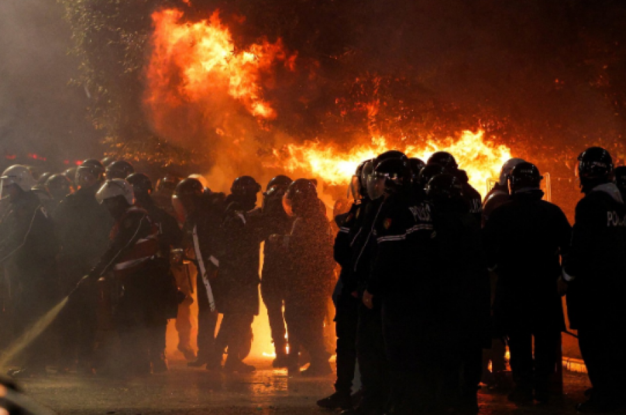 “akuza-per-korrupsion-ndaj-qeverise”/-“al-jazeera”-jehone-protestes-se-opozites:-demonstruesit-kerkuan-doreheqjen-e-kryeministrit!