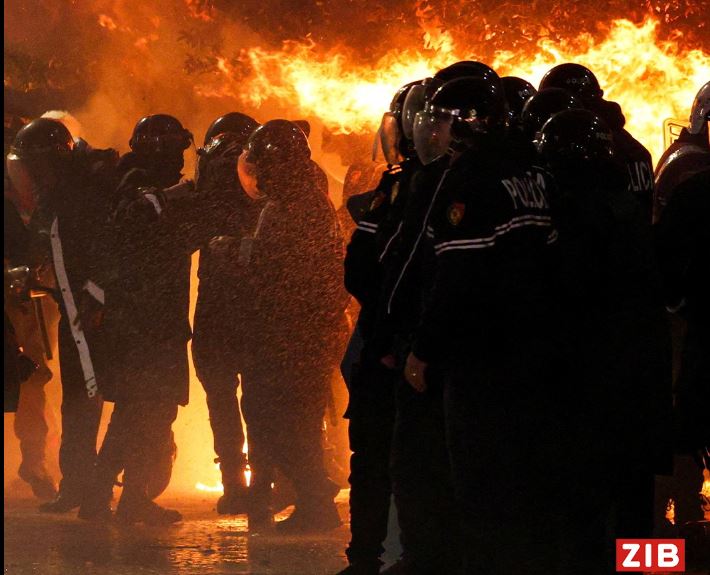 “mijera-ne-shesh-kunder-rames”,-transmetuesi-publik-i-austrise:-perplasje-me-policine-ne-protesten-e-opozites-ne-tirane