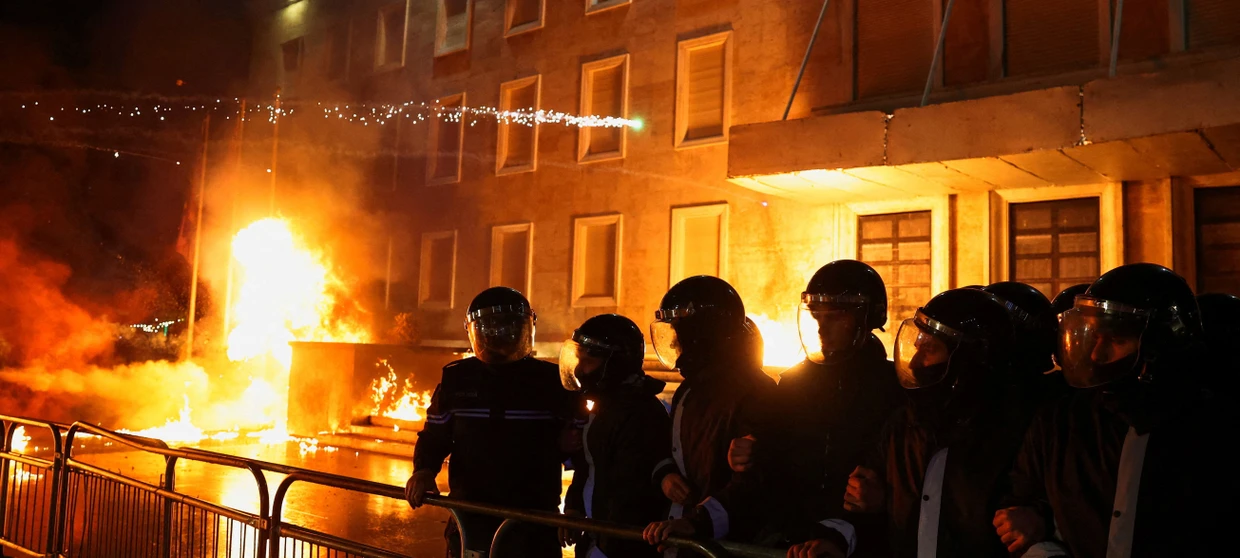 “mijera-njerez-dolen-ne-shesh-kunder-kryeministrit-rama”/-prestigjiozja-gjermane:-trazira-ne-protesten-antiqeveritare-ne-tirane