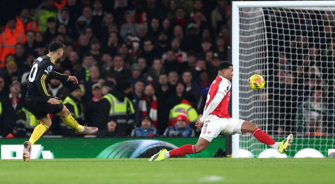 ndeshje-e-cmendur-ne-“emirates”,-manchester-united-me-fitore-spektakolare.-rihapet-gara-per-titull-(video)