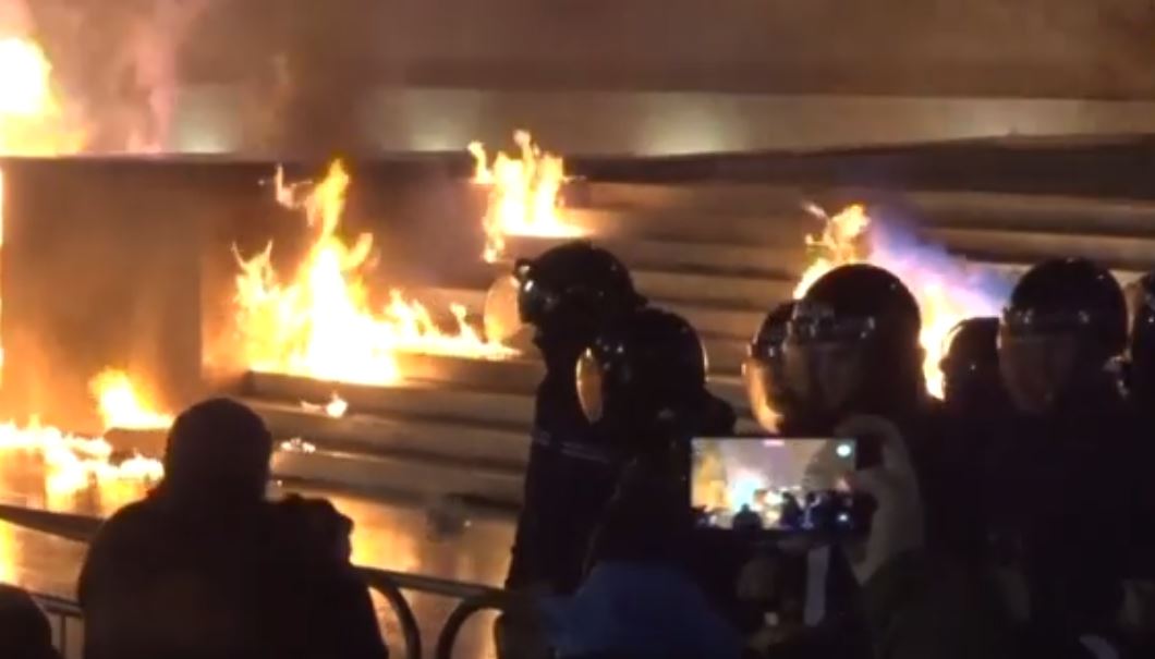 “policia-perdori-gaz-lotsjelles-per…”/-“la-republica”-per-protesten-e-pd:-mijera-shqiptare-ne-demonstrate-pas-akuzave-per-korrupsion-ndaj-zv/kryeministres-belinda-balluku