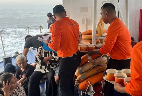 mbytet-trageti-ne-filipine-me-350-persona-ne-bord,-te-pakten-15-viktima