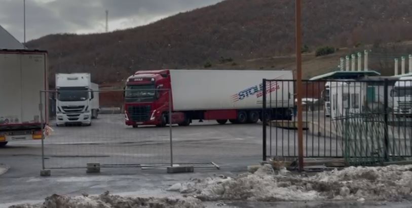 “koha-e-qendrimit-ne-be-e-kufizuar”/-kamionistet-ne-rmv-paralajmeruan-greve,-pas-pezullimit-te-qarkullimit-te-mallrave