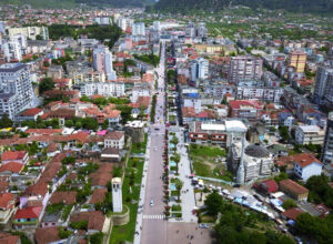 elbasan/-projekti-per-zgjerimin-e-varrezave,-banoret:-po-na-afrohen-prane-shtepive,-mos-na-detyroni-te-jetojme-“krah-per-krah”!-duam-dialog-me-bashkine!