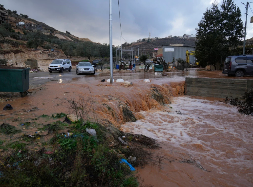 pasoja-te-medha-nga-stuhia-qe-goditi-italine,-rreth-1-mije-te-evakuuar-ne-sicili