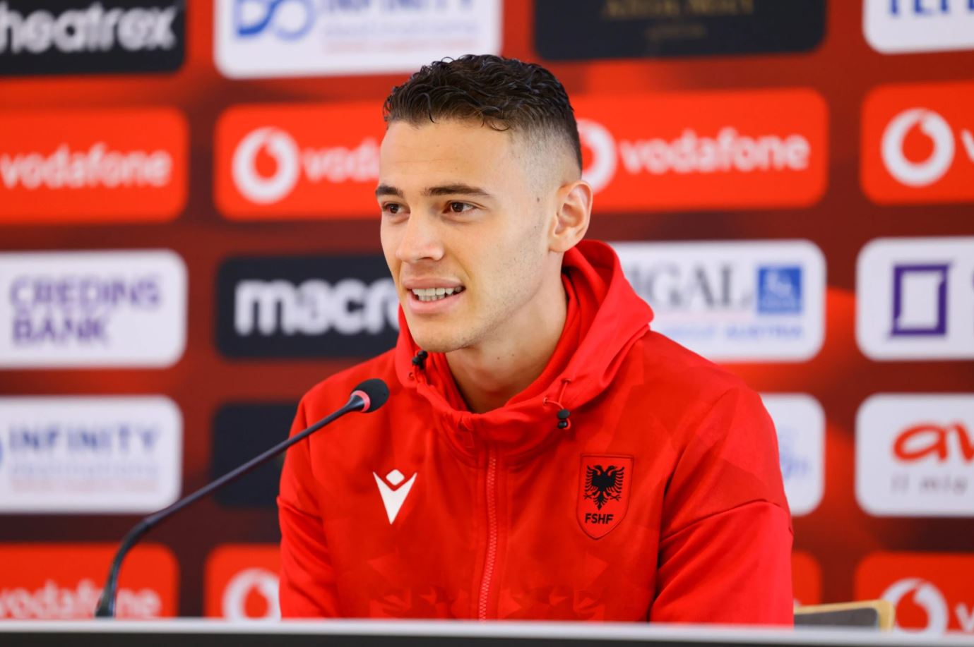 enigma-e-se-ardhmes-se-kristjan-asllani-t-,-drejt-zgjidhjes-“puzzle-i”,-mesfushori-qendron-ne-serie-a