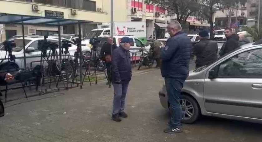 gazetari-artan-hoxha-paraqitet-te-spak,-dorezon-audio-pergjimin-original-per-“21-janarin”