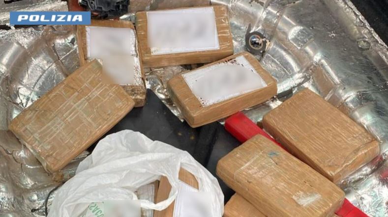 shqiptari-ne-itali-kapet-me-30-kg-kokaine-ne-makine,-e-tradhtuan-levizjet-e-dyshimta
