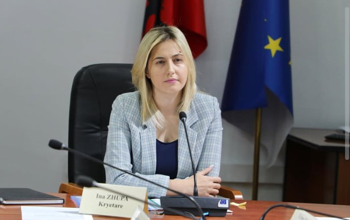 mbyllja-e-kadastres-ne-vlore,-ina-zhupa-denoncon:-vendim-i-paligjshem,-shton-centralizimin-abuziv-dhe-godet-qytetaret