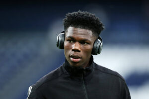 dy-gjigantet-e-pl-nuk-heqin-dore-nga-aurelien-tchouameni,-zbulohet-oferta-joshese-per-real-madridin