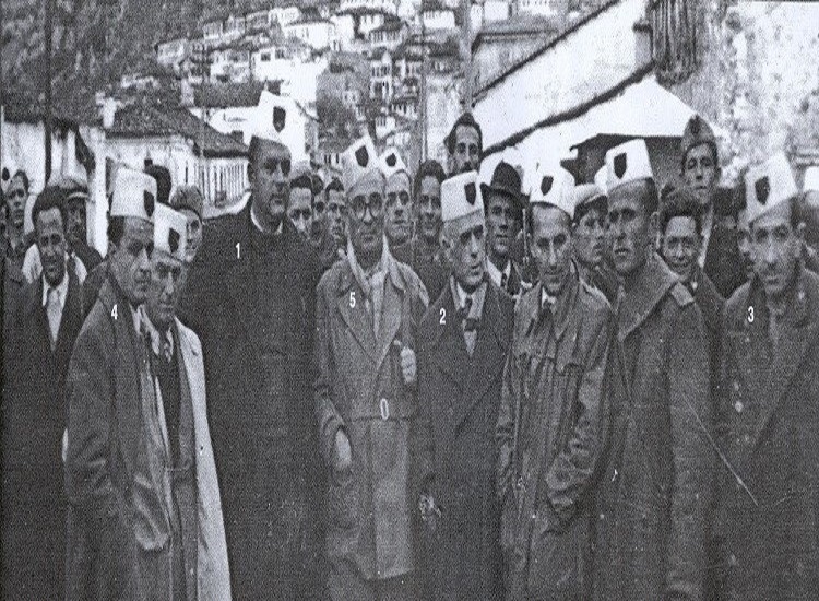 “ne-gusht-1943,-te-zyra-e-shtypit-komunist-ne-prefekturen-e-beratit,-qe-kontrollohej-nga-pksh-ja,-me-ra-ne-dore-nje-leter-e-firmosur-nga-‘shpati’,-enver-hoxha,-ku-thuhej…”/-deshmia-e-sejfi-protopapes-nga-shba-ja