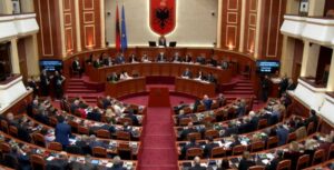 proteste,-bllokim-te-foltores?-opozita-akuzon-ramen-se-po-mbron-ballukun,-si-pritet-te-vijoje-seanca-ne-kuvend