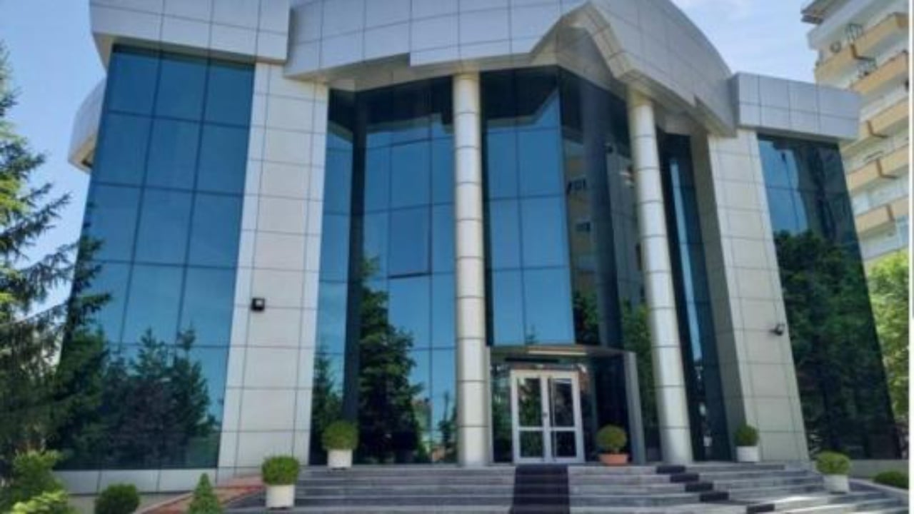 akuza-per-shperdorim-detyre/-pervetesuan-parate-e-pensioneve-dhe-ndihmes-ekonomike,-prokuroria-e-korces-heton-dy-punonjeset-e-deges-postare