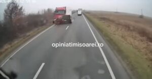 pamjet-tragjike!-momenti-kur-furgoni-i-tifozeve-te-paok-ut-perplaset-me-kamionin-ne-rumani