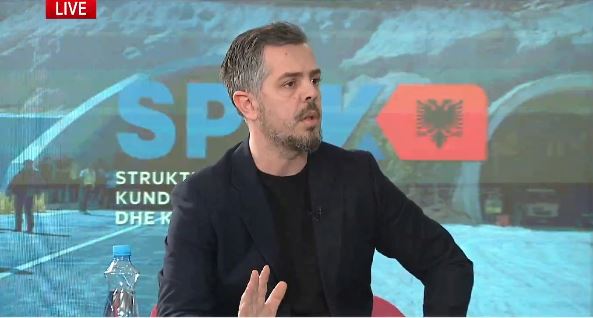 qendresa-qytetare-proteste-kunder-ballukut,-qiraxhi:-zv/kryeministrja-duhet-te-ishte-pezulluar-nga-detyra,-mund-te-prishe-provat