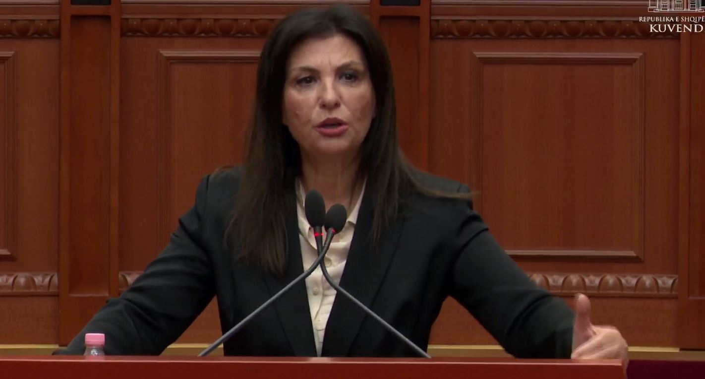 “ministrat-dhe-zyrtaret-e-korruptuar-i-mbani-ne-detyre”,-jozefina-topalli:-denoni-me-burg-qytetaret-qe-parkojne-dysh-dhe-nuk-luftoni-korrupsionin