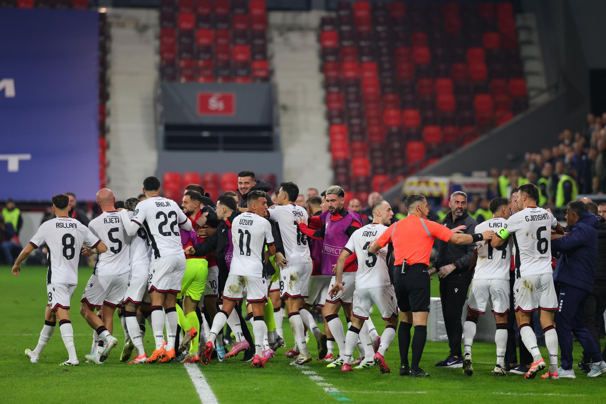 kombetarja-pa-fat,-humbet-serish-mbrojtjen.-klubet-“perjashtojne”-kuqezinjte