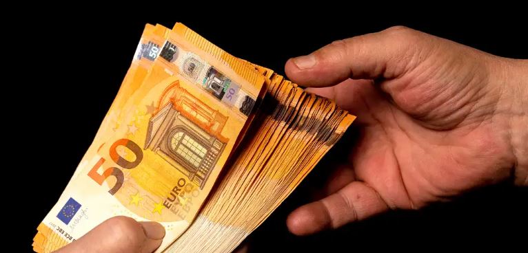 me-shume-se-nje-milion-raste-te-keqperdorimit-te-detyres-qe-qendrojne-ne-sirtaret-e-drejtesise,-a-eshte-gjermania-parajse-per-krime-ekonomike?