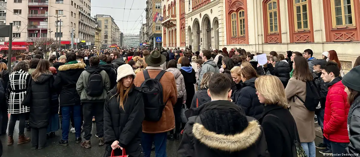 “dija-eshte-fuqi”/-mijera-qytetare-ne-proteste-ne-serbi,-kunder-autoritarizmit-te-vucic