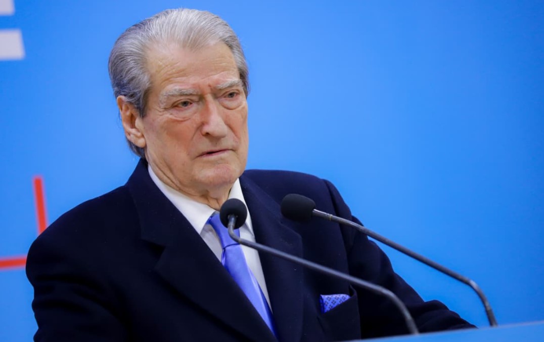 “terapia-konvertuese,-cnjerezore”/-berisha-nga-strasburgu:-po-manipulojne-femijet-per-te-dyshuar-ne-identitetin-e-tyre