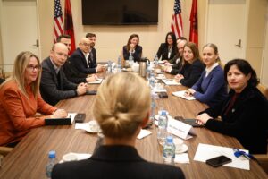 nisja-e-programit-te-vizitoreve-udheheqes-ne-uashington/-vanhorn-takim-me-deputete-te-rinj-te-ps-e-pd:-bashkepunimi-shba-shqiperi-mbi-prioritete-te-perbashketa