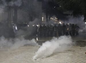 protesta-e-24-janarit/-akuzat-e-opozites-per-gazin-e-skaduar,-prokuroria-e-tiranes-mund-te-nise-hetimet-kryesisht