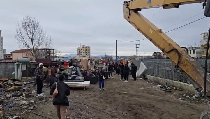 durres,-ikmt-kerkon-t’u-prishe-banesat,-16-familje-rome-tek-ura-e-dajlanit-mbeten-te-pastreha,-u-refuzohet-shtyrja-e-vendimit