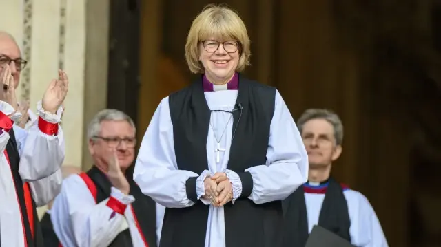 sarah-mullally-behet-gruaja-e-pare-qe-drejton-kishen-e-anglise