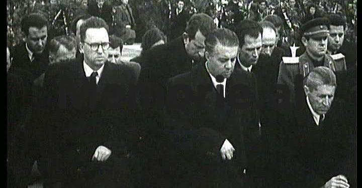 “ne-mbledhjen-demaskuese-para-populli,-nje-fshatar-i-tha;-“ti-fran,-ja-ke-vene-emrin-‘brezhnjev’-djalit,-pret-qe-bashkimi-sovjetil…”/-zbulohet-dokumenti-qe-alarmoi-komitetin-qendror-ne-’69-en