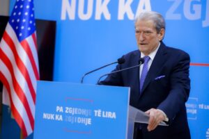 “rama-autor-kryesor-i-aferes-balluku-dhe-akshi,-kercenim-edhe-per-vende-te-europes”/-berisha-paralajmeron:-se-shpejti-protesta-me-e-fuqishme-qe-ka-njohur-tirana-e-shqiperia