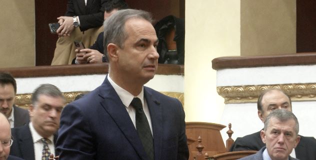 “kuvendin-po-e-ktheni-ne-nje-institucion-pa-vlere”/-boci:-ligjet-po-miratohen-naten-dhe-pa-transparence