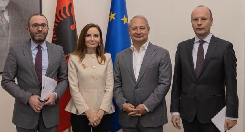 “qeveria-dhe-mazhoranca-po-minojne-spak”,-deputetet-e-pd-takim-me-raporterin-per-shqiperine-ne-pe:-po-mbrojne-te-korruptuaren-belinda-balluku