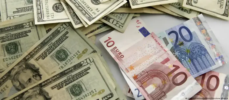 “vitin-e-kaluar-shenoi-humbjen-me-te-fuqishme-qe-prej-gati-nje-dekade”/-dw:-a-eshte-dollari-i-dobet-rrezik-per-europen?