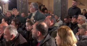 debati/-takimi-ne-divjake,-fermeri-rames:-jemi-shtresa-me-e-pambrojtur!-nxehet-kryeministri:-mua-njeri-nuk-me-imponohet-dot-me-force-ulu,-ulu-ka-radhe.