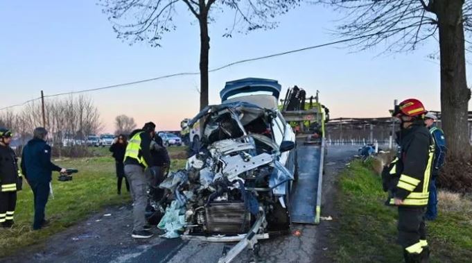 aksident-tragjik-ne-itali/-makina-e-bere-cope,-dy-te-rinj-shqiptar-humbin-jeten,-raportohet-per-tre-te-plagosur