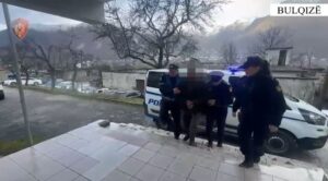 krim-ne-familje-ne-bulqize/-plagosi-me-thike-djalin-e-tij,-arrestohet-58-vjecari