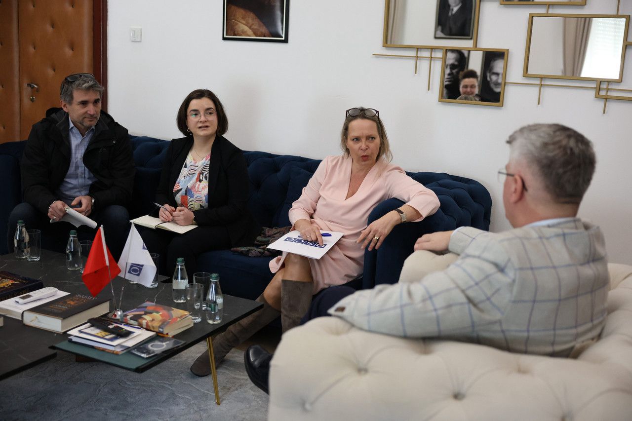 gjekmarkaj-takon-zv.ambasadoren-e-osbe:-qeveria-po-bllokon-hetimet-per-ballukun,-sulm-frontal-ndaj-drejtesise!