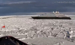 video/-udhetimi-per-pak-kthehet-ne-tragjedi,-anija-luksoze-turistike-bllokohet-ne-akujt-e-antarktides