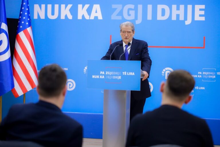 berisha:-me-10-shkurt-ne-ora-5,-ftoj-shqiptaret-per-t’i-dhene-leksionin-e-merituar-organizates-kriminale-ne-pushtet 