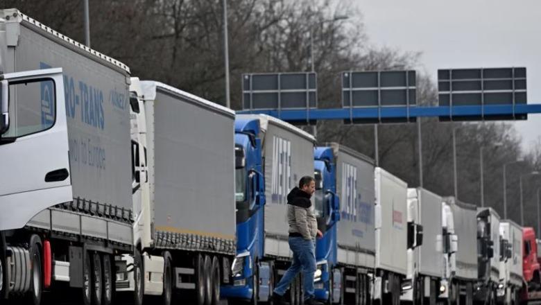 transportuesit-serbe-i-japin-fund-bllokades,-nis-qarkullimi-i-kamioneve-nga-kosova-drejt-serbise