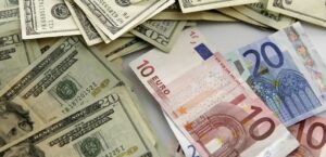 dw:-a-eshte-monedha-amerikane-rrezik-per-europen?-euro-kundrejt-dollarit-ne-nivelin-me-te-larte-qe-nga-viti-2021