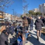 video/-rama-njoftoi-takim-ne-vlore,-tregtaret-protestojne-kunder-zhvendosjes-nga-tregu-aktual