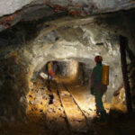 humb-jeten-nje-person-ne-nje-stok-kromi-ne-bulqize,-mister-rrethanat