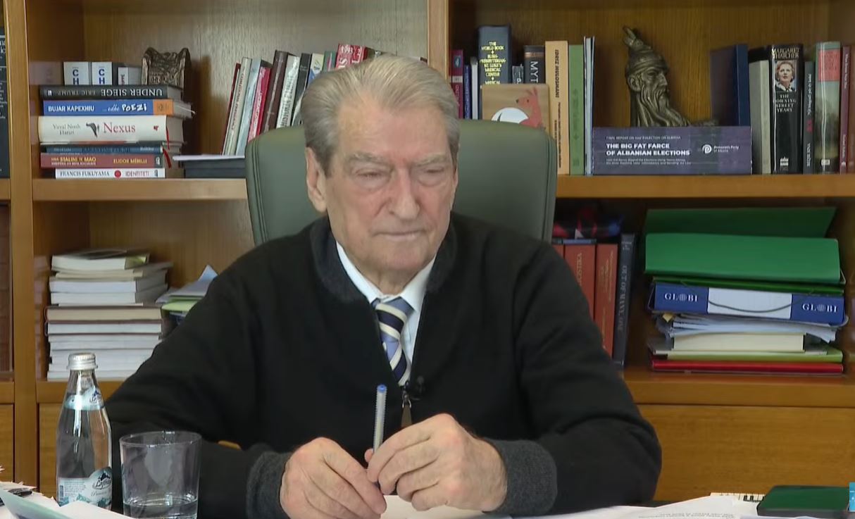 shehaj-refuzoi-ftesen-e-tij,-berisha:-kush-ben-opoziten-e-opozites,-i-sherben-qeverise!-qytetaret-e-votuan-t’i-bashkohet-frontit-opozitar