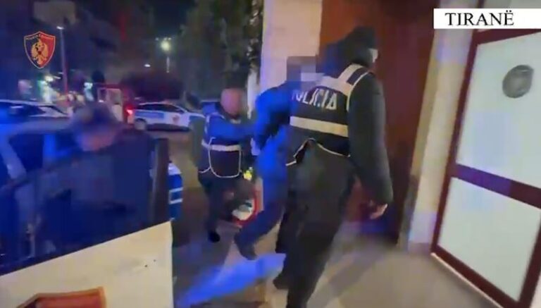video/-tirane,-ishin-denuar-per-plagosje-te-rende-me-dashje,-arrestohen-2-persona-te-shpallur-ne-kerkim.-policia-jep-detaje