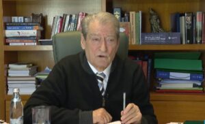 video/-“pse-si-fton-ne-proteste?”,-berisha-‘shperthen’-ndaj-topit-dhe-bashes:-fatkeqesi-e-kombit,-pseudointelektuale!-pd-e-donin-per-pasuri-e-prona!