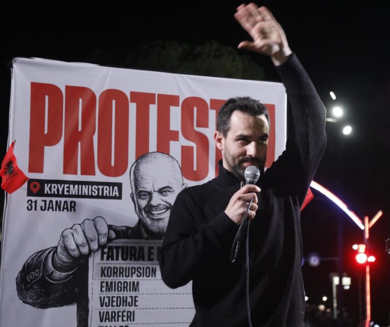 “balluku-vjedh-53-mln-euro-dhe-qeveria-nuk-rrezohet”/-lapaj:-u-kapen-ne-pazare-100-mln-euro-te-akshi!-pushojne-ne-resorte-te-shtrenjta,-por-qytetaret…