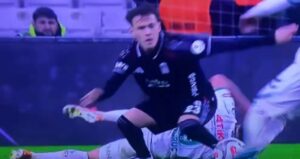 kristjan-asllani-debuton-te-besiktas-dhe-del-me-karton-te-kuq-pas-6-minutash-(video)