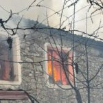 maliq/-banesa-perfshihet-nga-flaket,-familjaret-ishin-ne-gjume