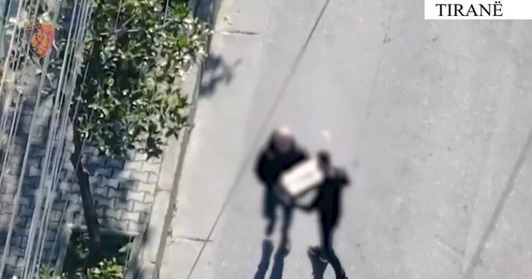 magazina-e-armeve-ne-tirane,-policia-jep-detaje:-zbulohen-pistoleta-dhe-automatike,-ishin-sjelle-nga-kosova